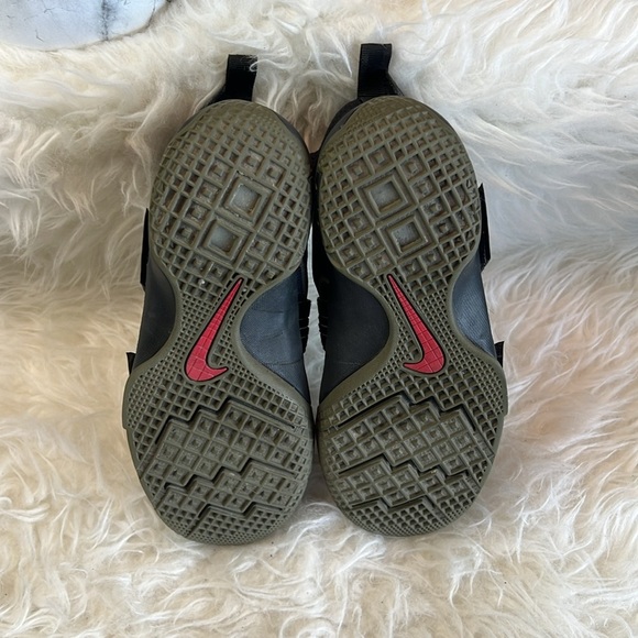 Nike Kids LeBron Soldier 10 GS Green/Black Camouflage Boots Size 4Y US - Picture 8 of 17